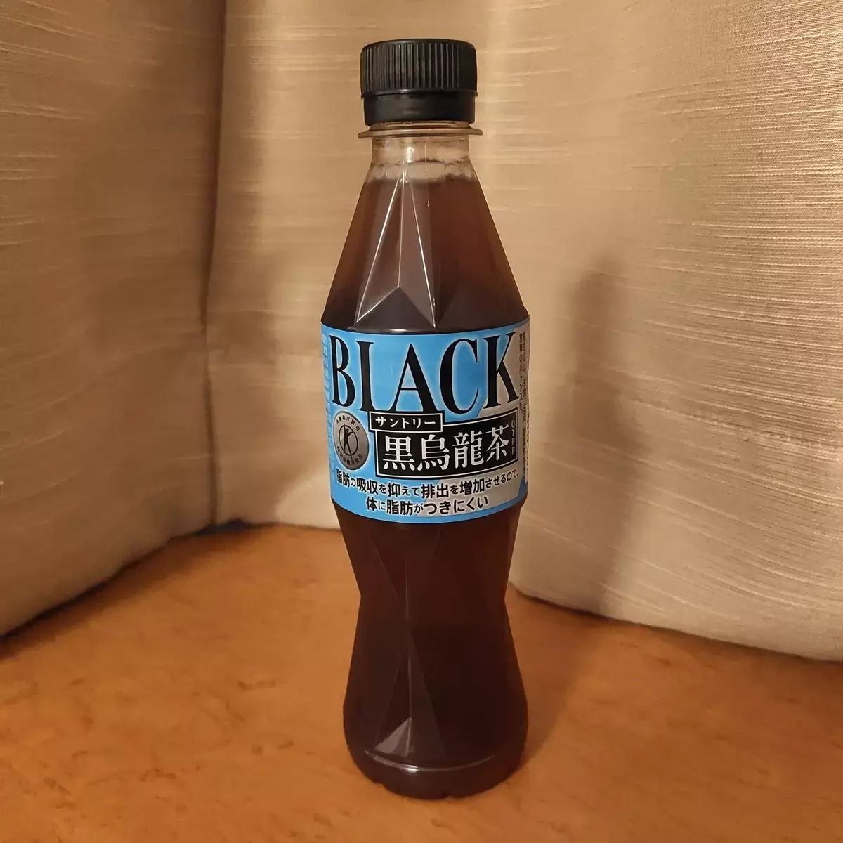 Review: Suntory Black Oolong Tea (Japan)