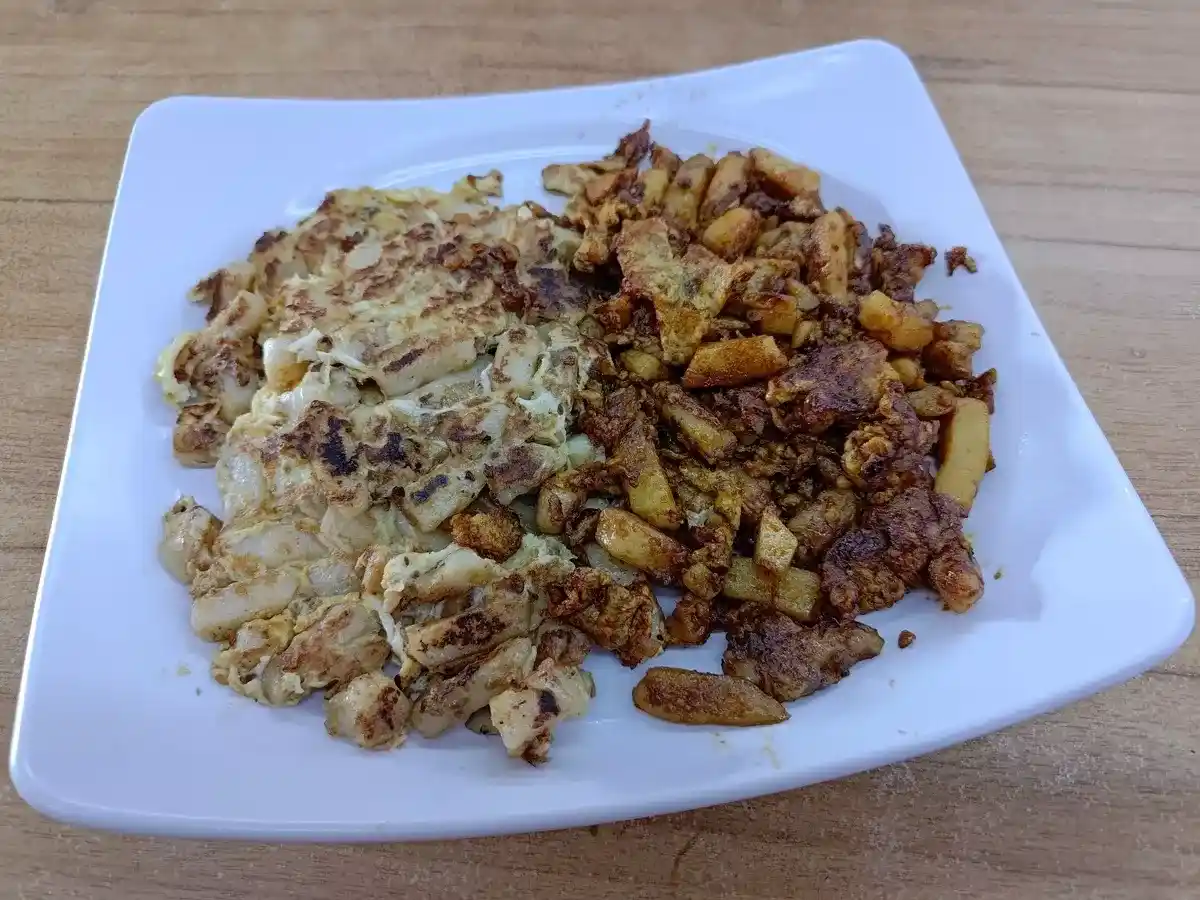 Tai Heng: Fried Carrot Cake Yuan Yang