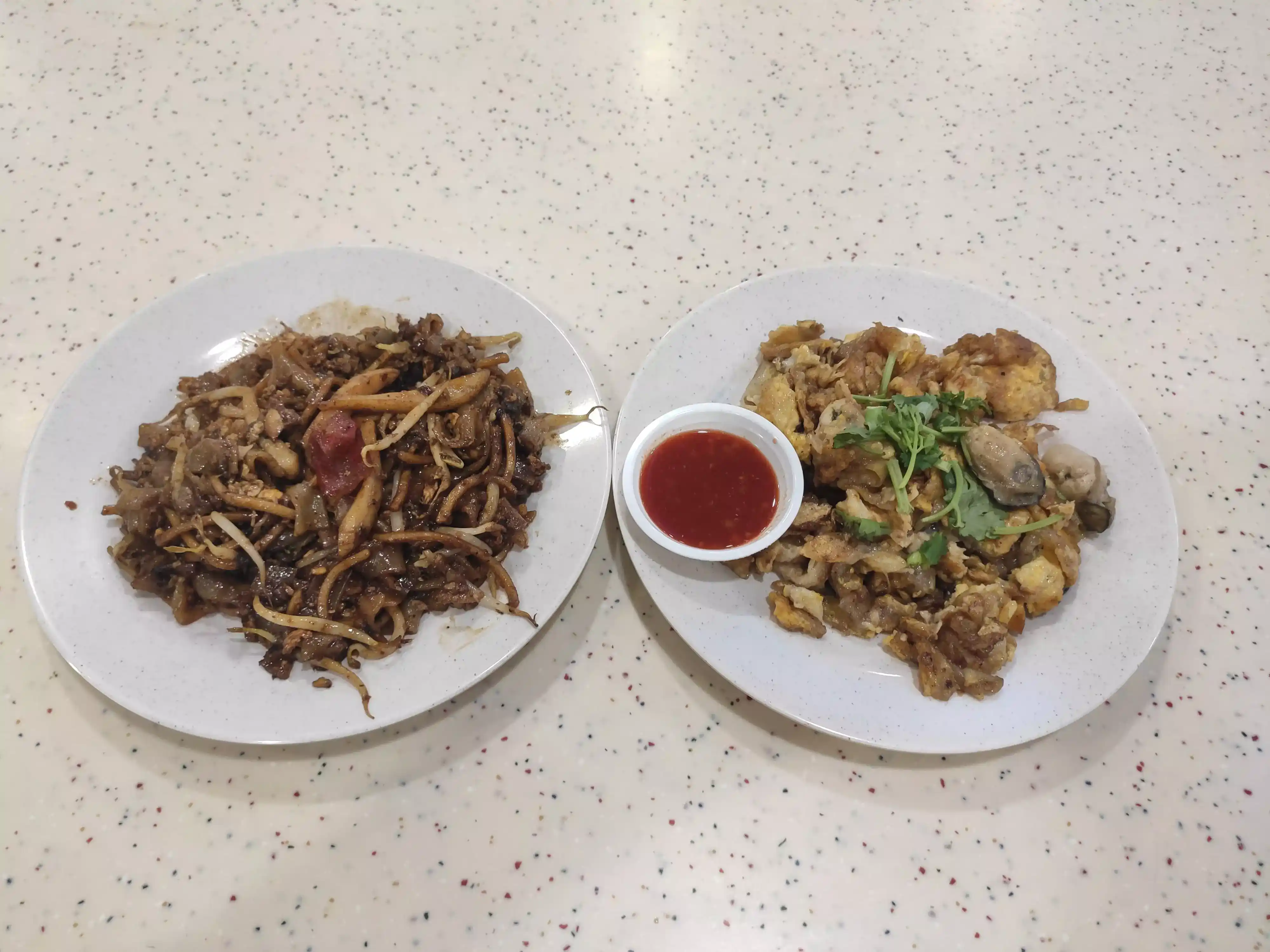 Review: Fried Kway Teow & Fried Oyster – Tiong Bahru Market (Singapore)