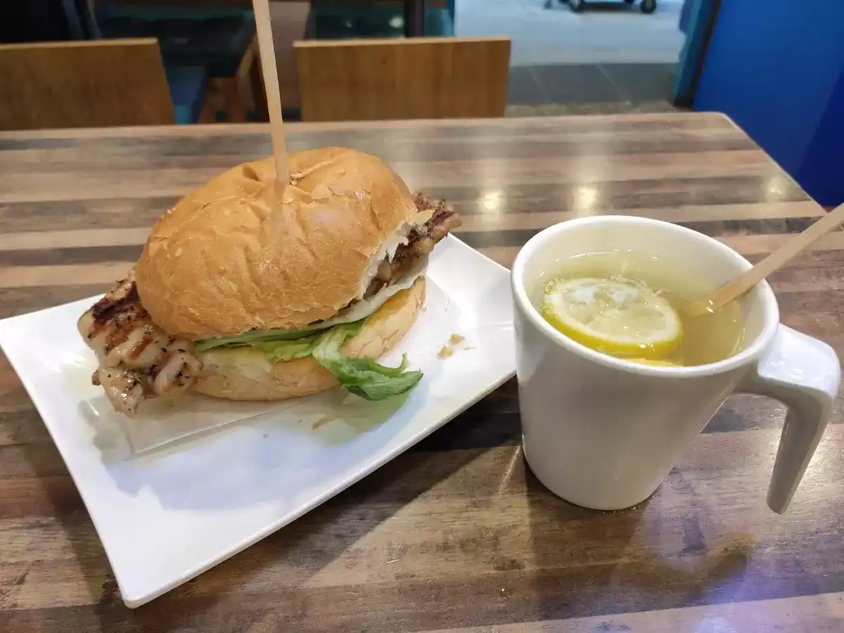 Wing Si: Chicken Chop Bun & Hot Lemon Water