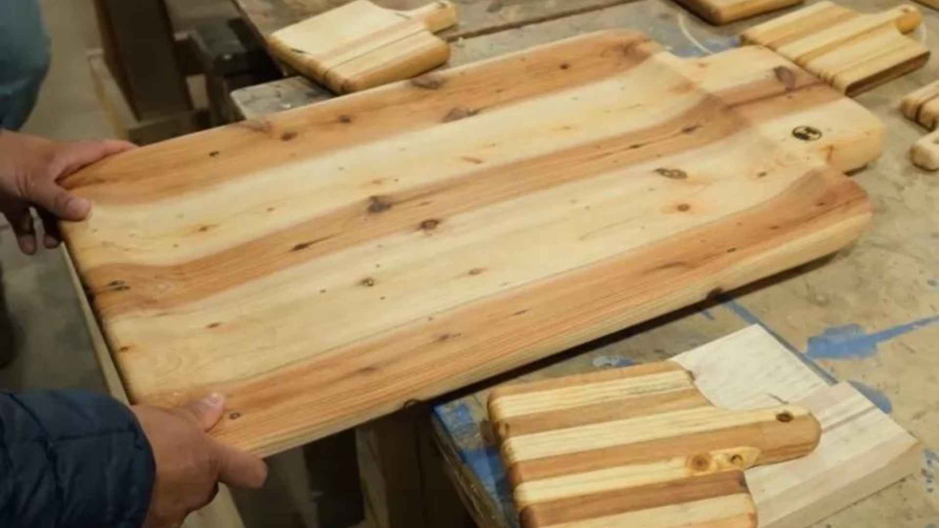 Economía circular: internos del penal Colina 1 dieron nueva vida útil a 6 toneladas de madera desechada