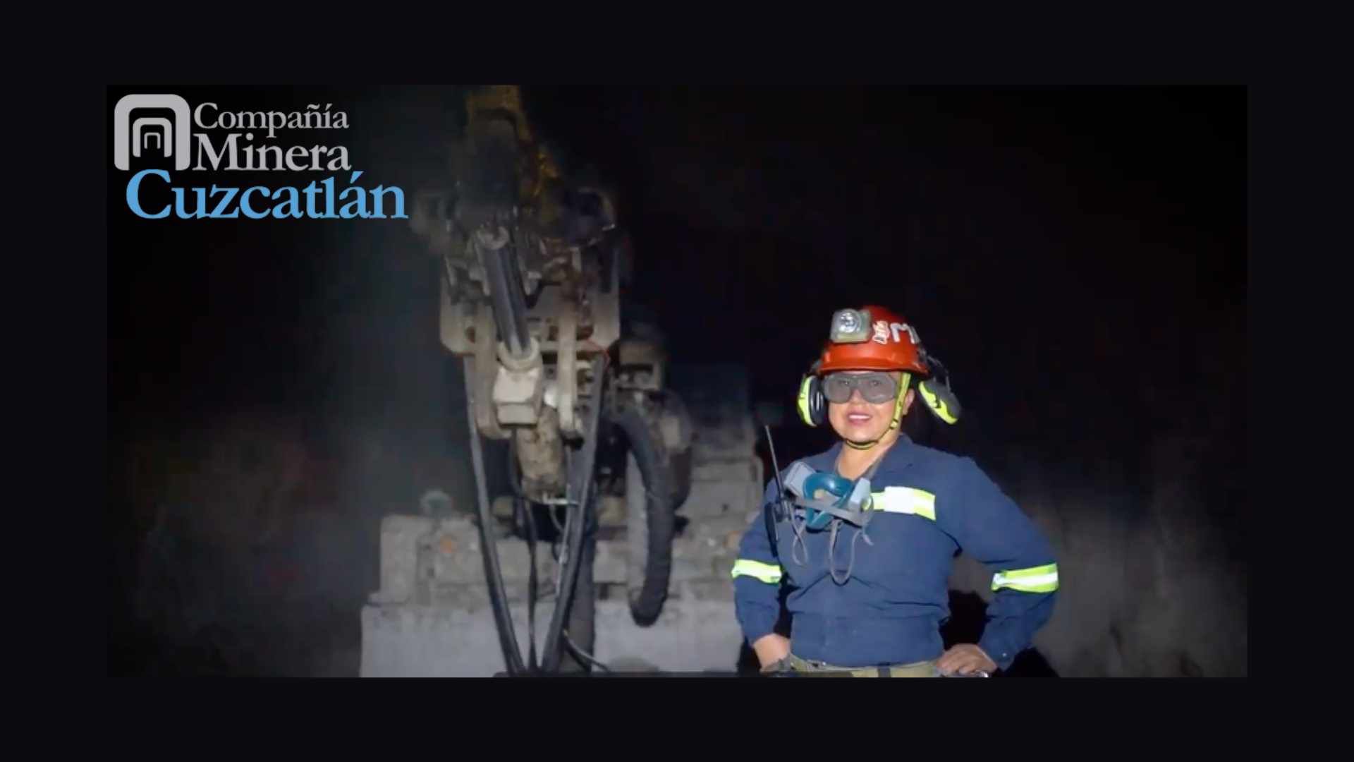 Mayra en progreso de convertirse en operadora de maquinaria de interior mina en Cuzcatlán.
