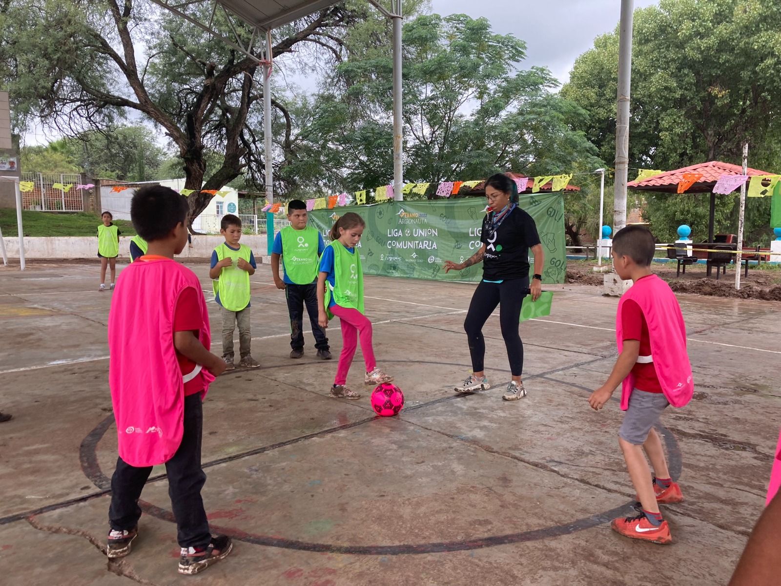 Impulsan Futbol Más y Argonaut Gold a niñez y juventud de San Juan del Río