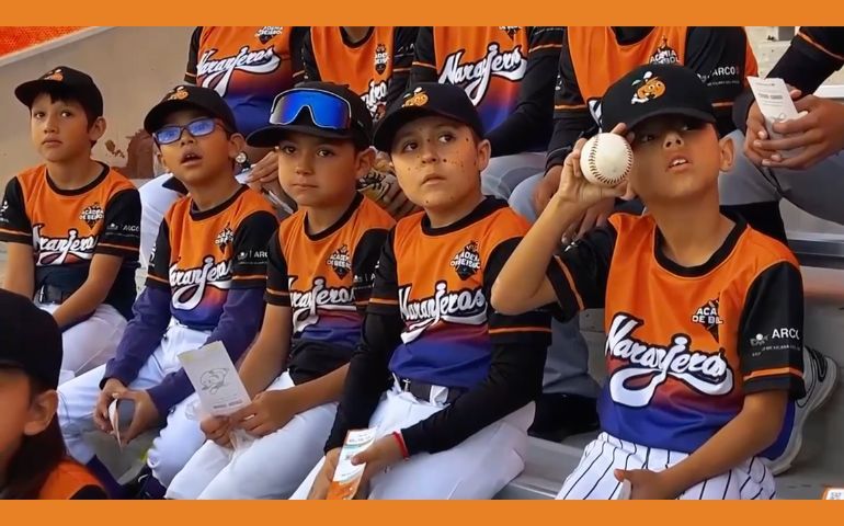 Niños y Niñas de Academia de Beisbol visita estadio de Naranjeros