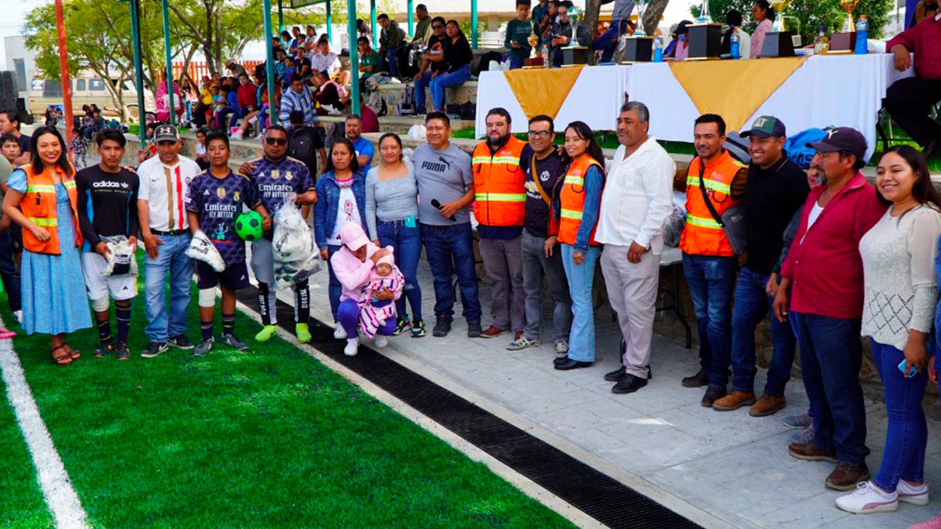 Ayuntamiento de San José del Progreso y Compañía Minera Cuzcatlán rehabilitan espacio multideportivo