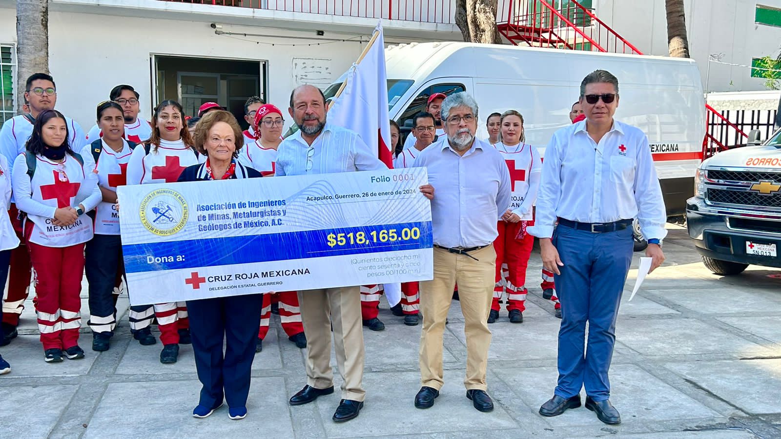 Mineros entregan donativo a Cruz Roja de Guerrero para  apoyar a damnificados por el huracán Otis