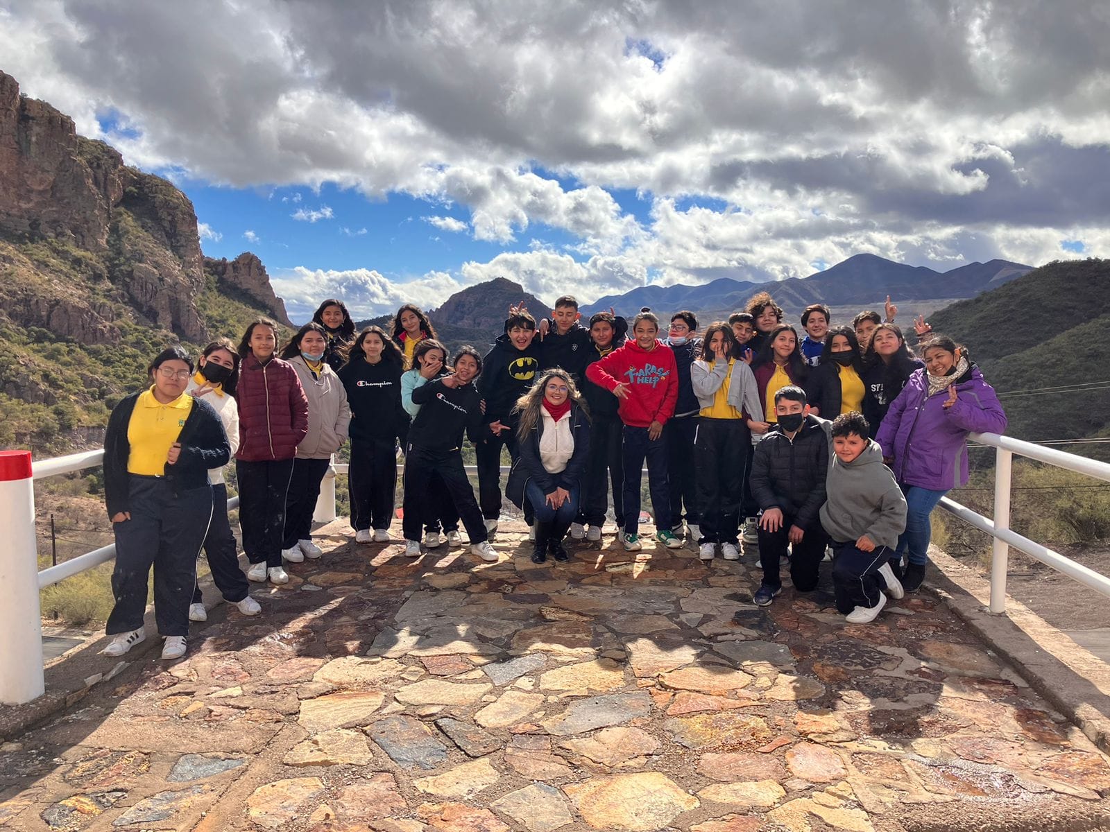 Visitan estudiantes de secundaria  la mina de Grupo México en Nacozari
