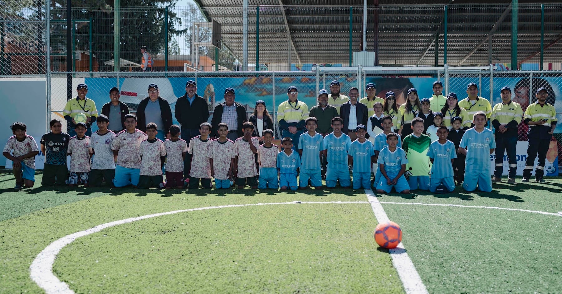 Newmont Peñasquito inaugura cancha de futbol en la comunidad de San Juan de los Cedros, Mazapil