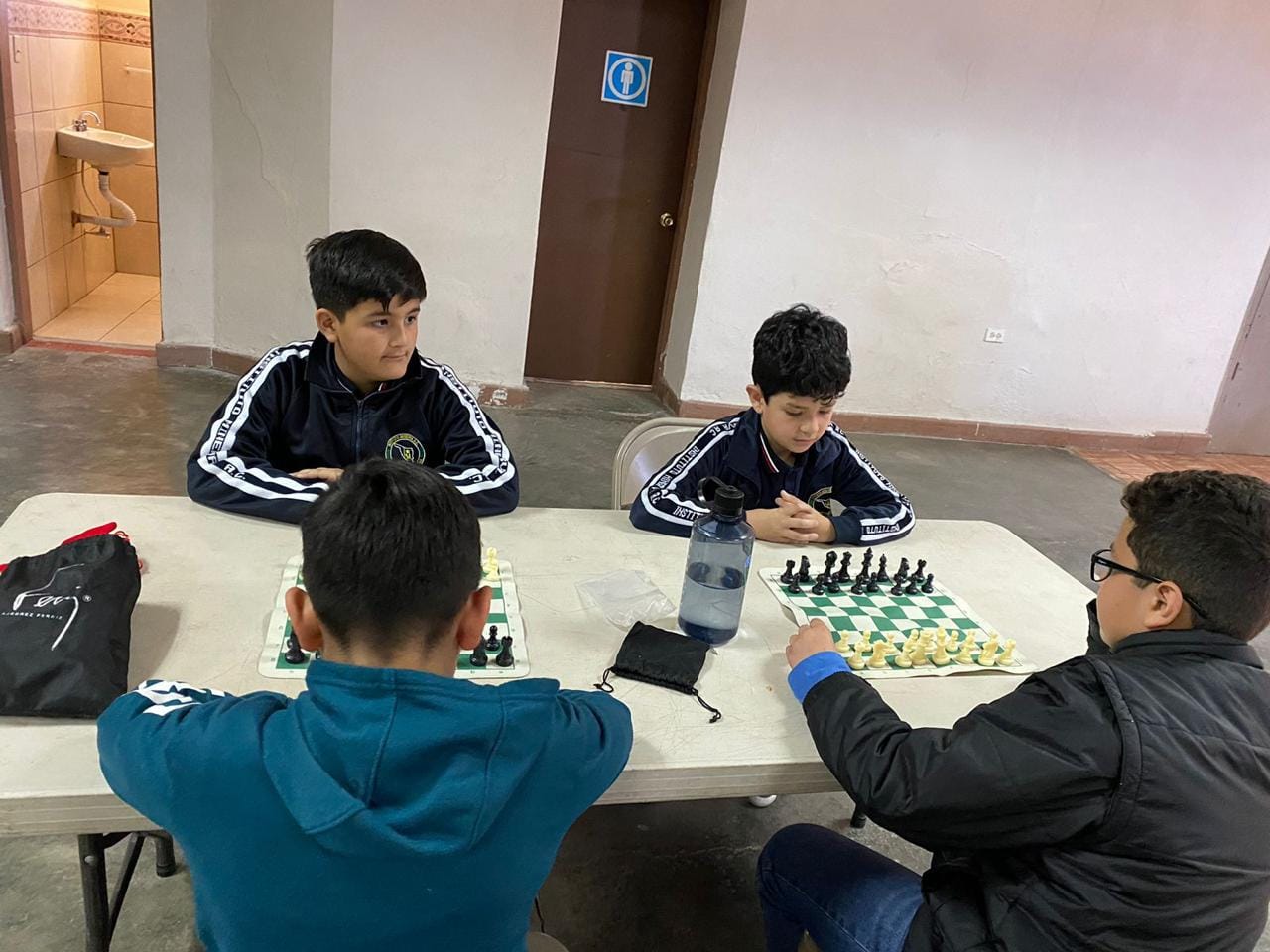 Representarán alumnos del Instituto Minerva a Cananea en estatal de ajedrez en Hermosillo