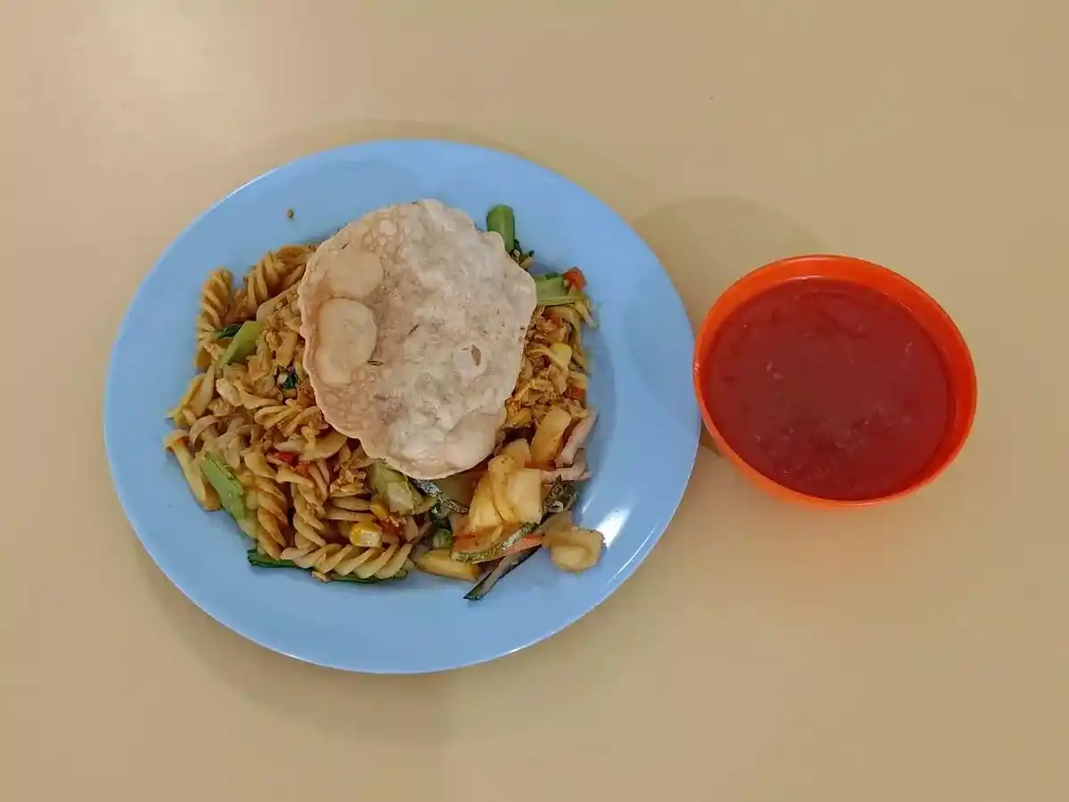 Tiong Bahru Nasi Biryani Indian Vegetarian Cuisine: Fusilli Goreng & Soup Tiong Bahru Nasi Biryani Indian Vegetarian Cuisine: Fusilli Goreng & Soup