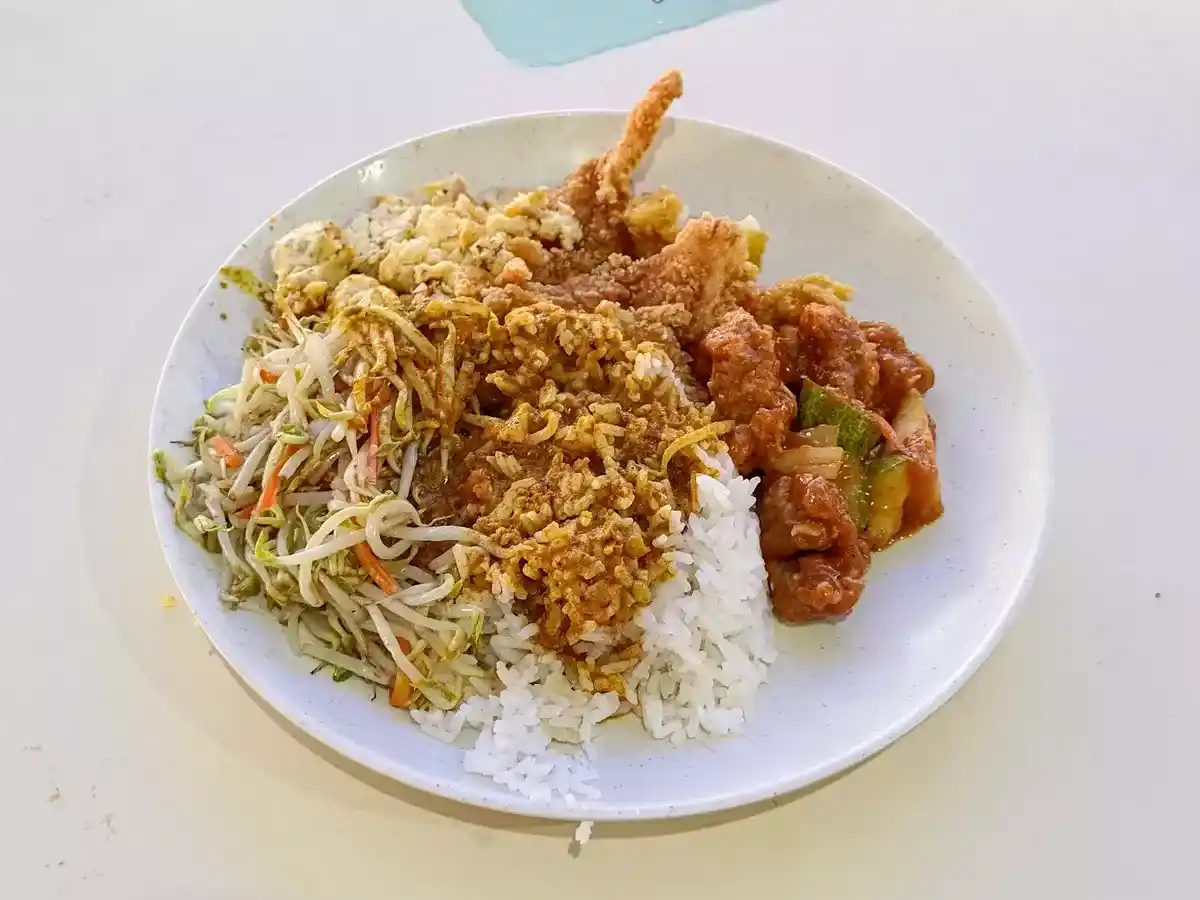 Lai Heng Economical Mixed Veg Rice: Sweet Sour Pork, Lemon Fish, Bean Sprouts, Fried Egg