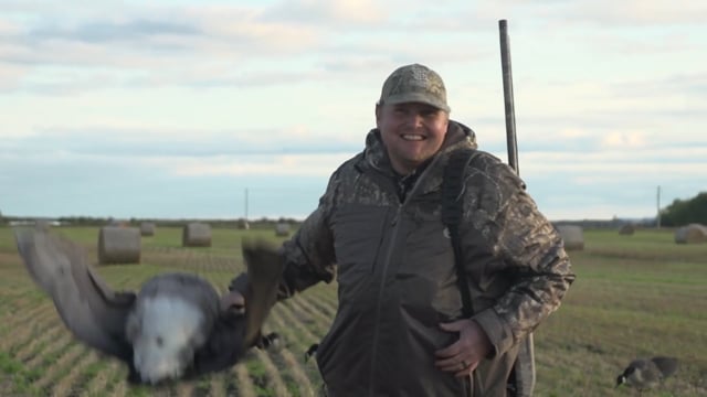 Small Town Hunting - Season 4 - Episode 4 - MANITOBA HONKERS Pt. 1.mp4