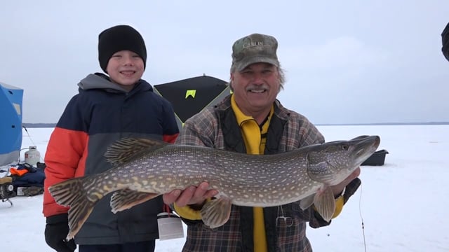 Outdoor Junkies TV - Ice Fishing with the Messers