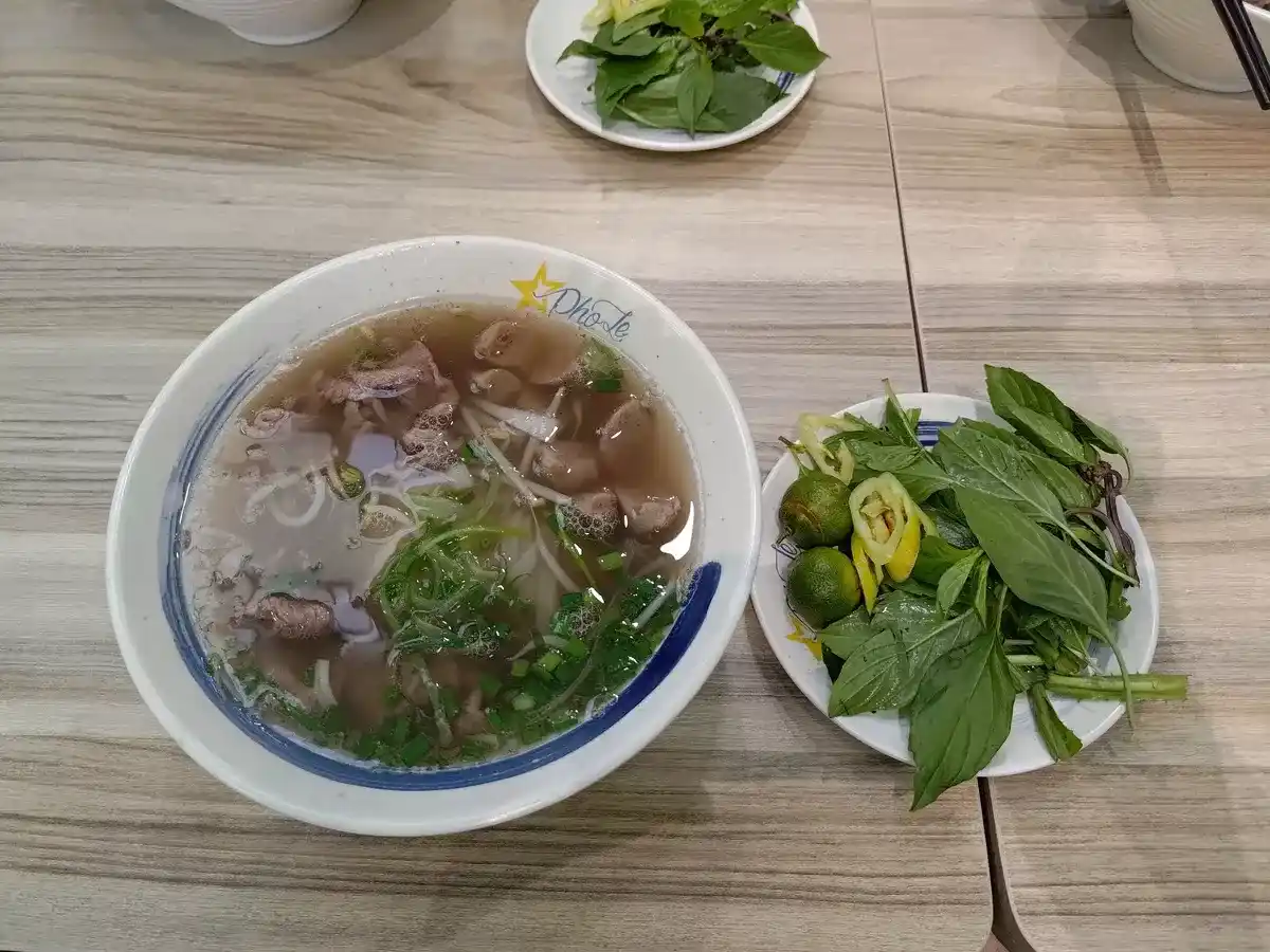 Star Pho Le Beef Noodle Soup: Medium Rare Beef Slices & Beef Balls Pho with Mixed Vegetables