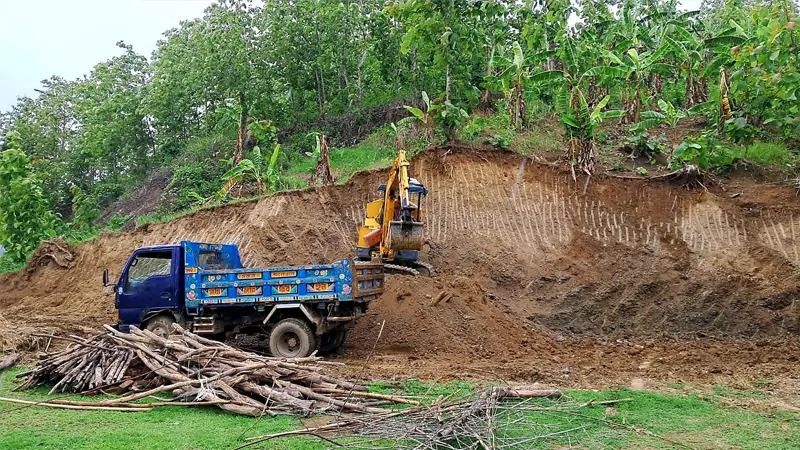 বান্দরবানে বিদ্যুৎ উপকেন্দ্র নির্মাণে পাহাড় কেটে জমি ভরাট: নেতৃত্বে যুবদল নেতা