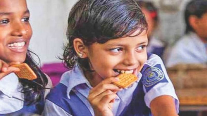 প্রাথমিক বিদ্যালয়ের ৩১ লাখ শিক্ষার্থী পাবে দুপুরের খাবার