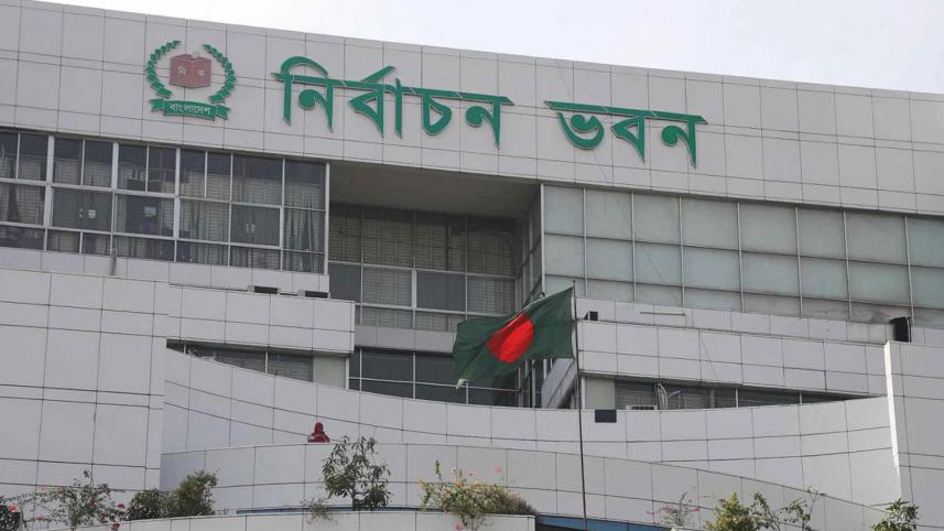 ভোটকেন্দ্রে মোবাইল ফোন নিষিদ্ধ: ৪০০ গজের ভেতর কঠোর বিধিনিষেধ ইসির