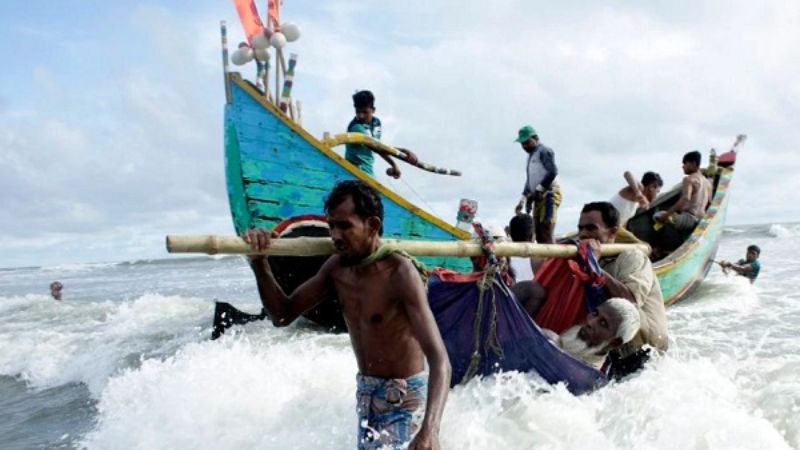 নাফনদীতে রোহিঙ্গা বোঝাই ট্রলার ডুবি; জীবিত উদ্ধার ২৫ ; এক বিজিবি সদস্য সহ নিখোঁজ অনেকেই