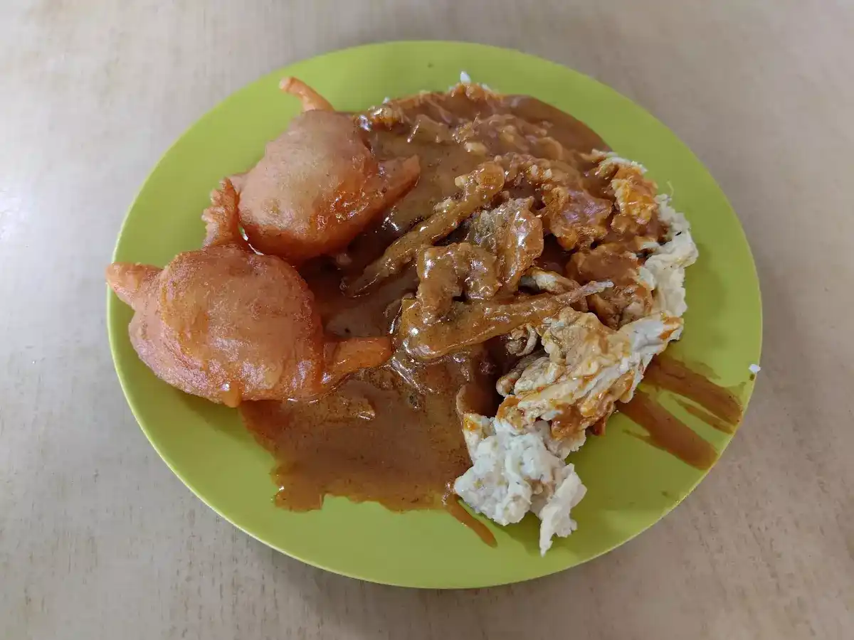 New Scissor-cut Curry Rice Restaurant: Pork Chop, Fried Prawn, Onion Omelette with Curry Rice