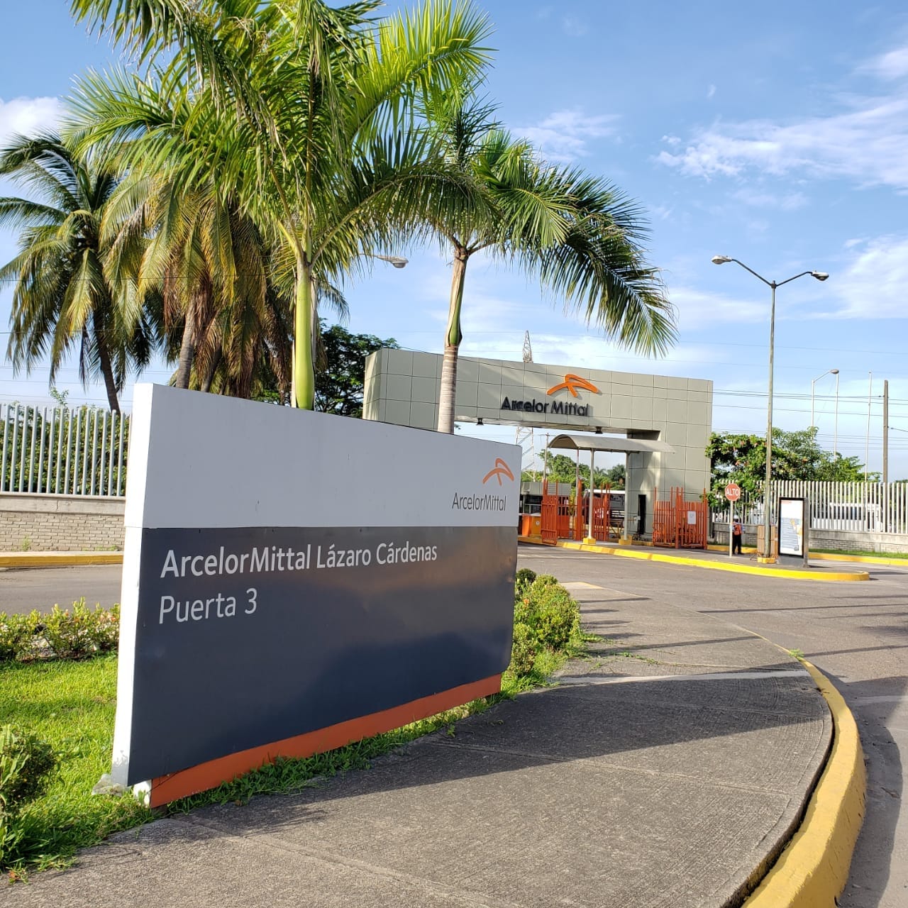 Canacero reprueba el paro que enfrenta ArcelorMittal en sus instalaciones de Lázaro Cárdenas