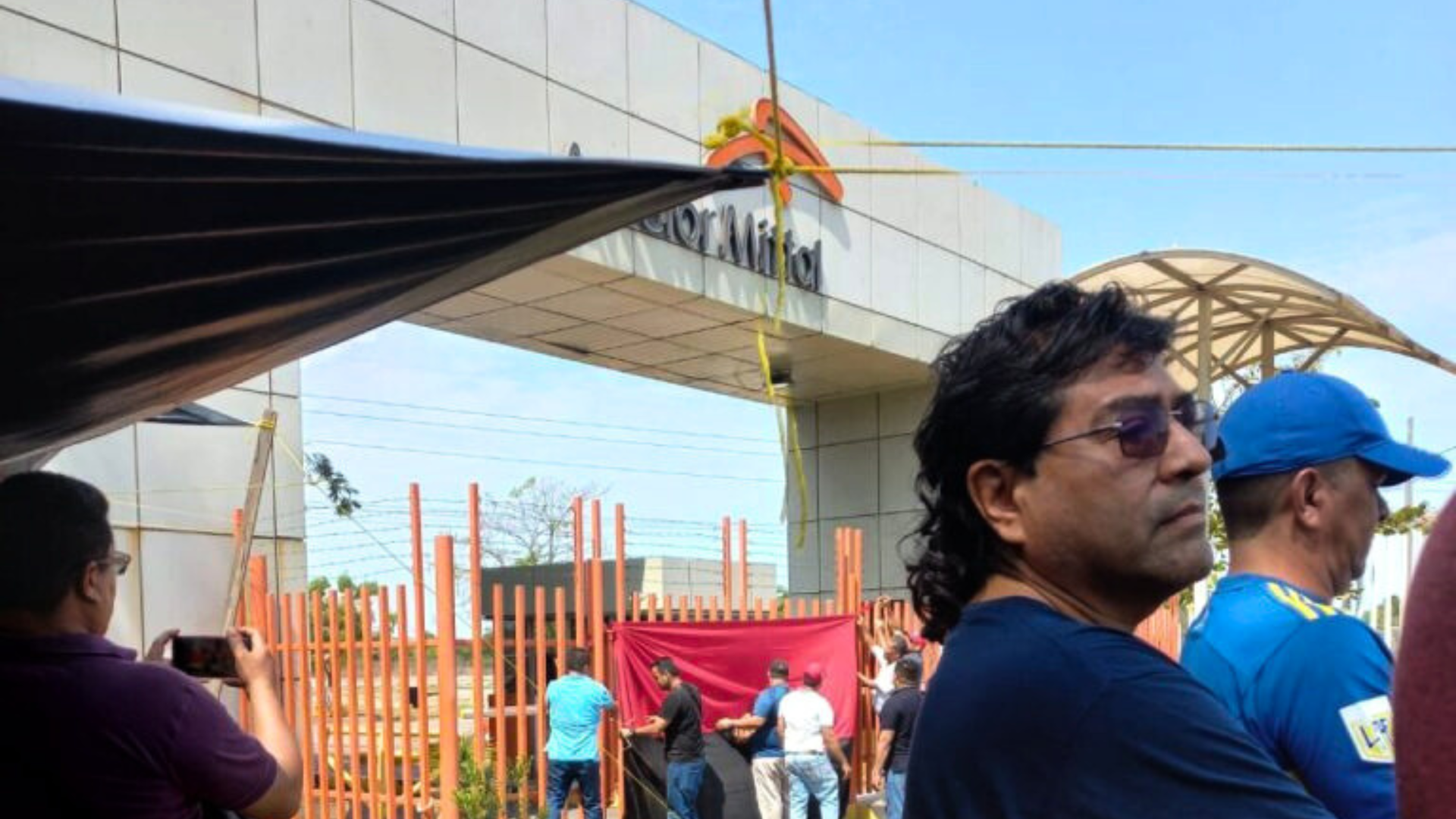 3 mil trabajadores de ArcelorMittal se declaran en huelga.