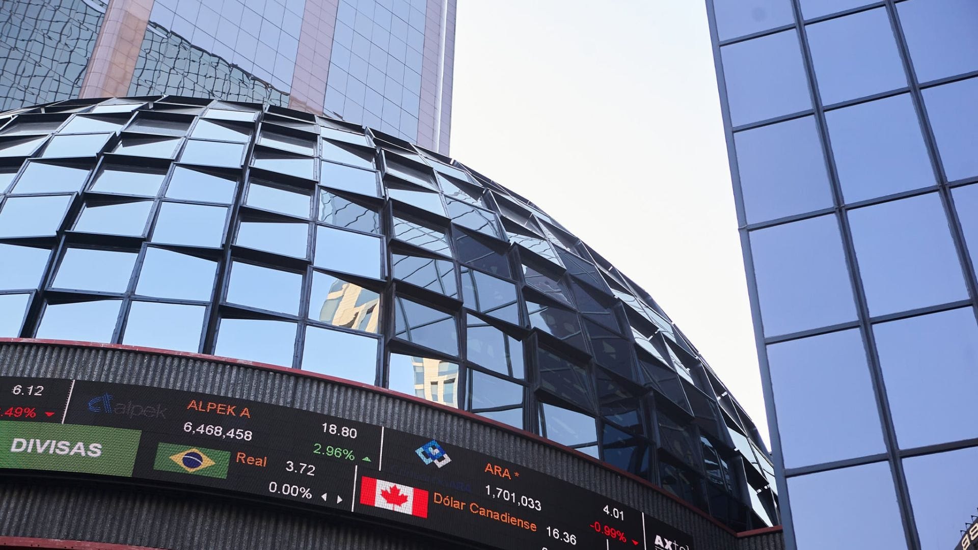 Caen Peso y Bolsa Mexicana con fuerza, tras apabullante triunfo de Morena