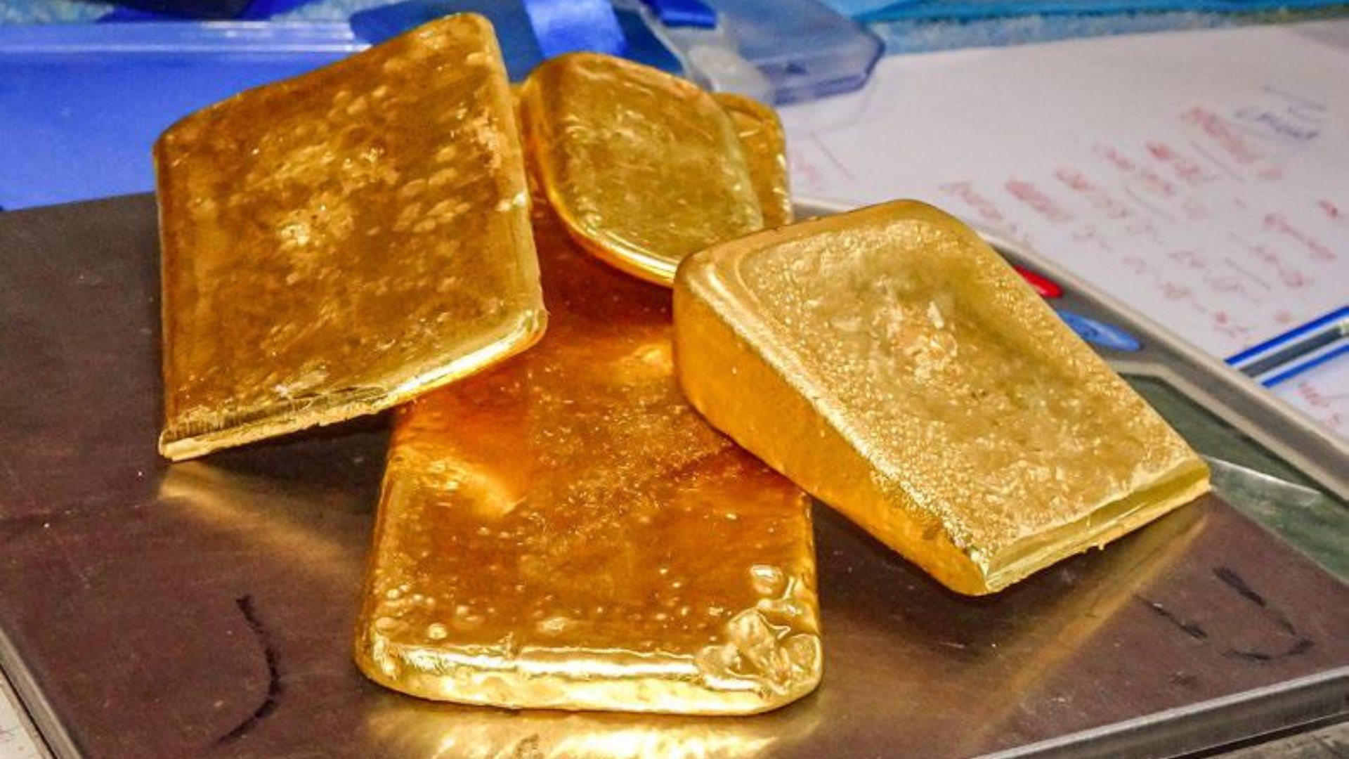Uganda compra Oro para fortalecer reservas, último país africano que respalda su monera con oro.