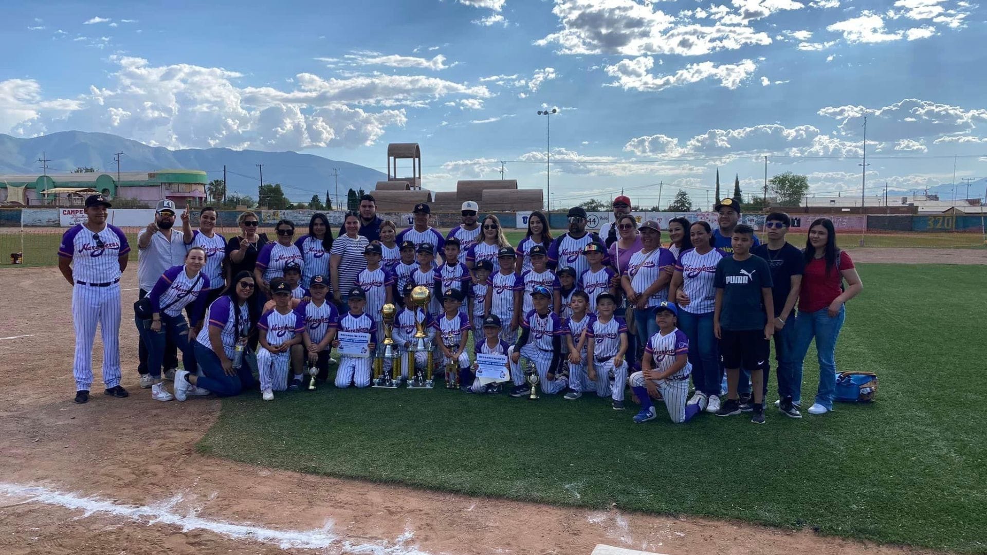 Triunfo de la Academia de Beisbol Naranjeros Grupo México de Nacozari en la Liga Regional Norte