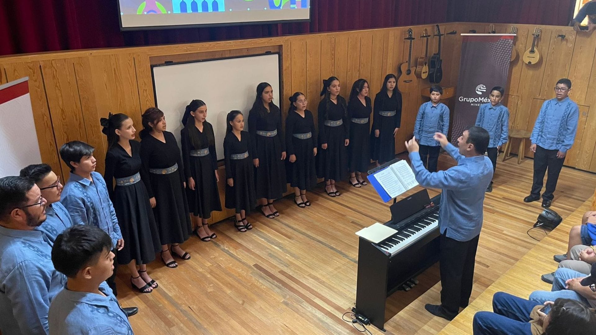 Ofrecen concierto de cámara de la orquesta y coro juvenil la caridad en el jueves Cultural