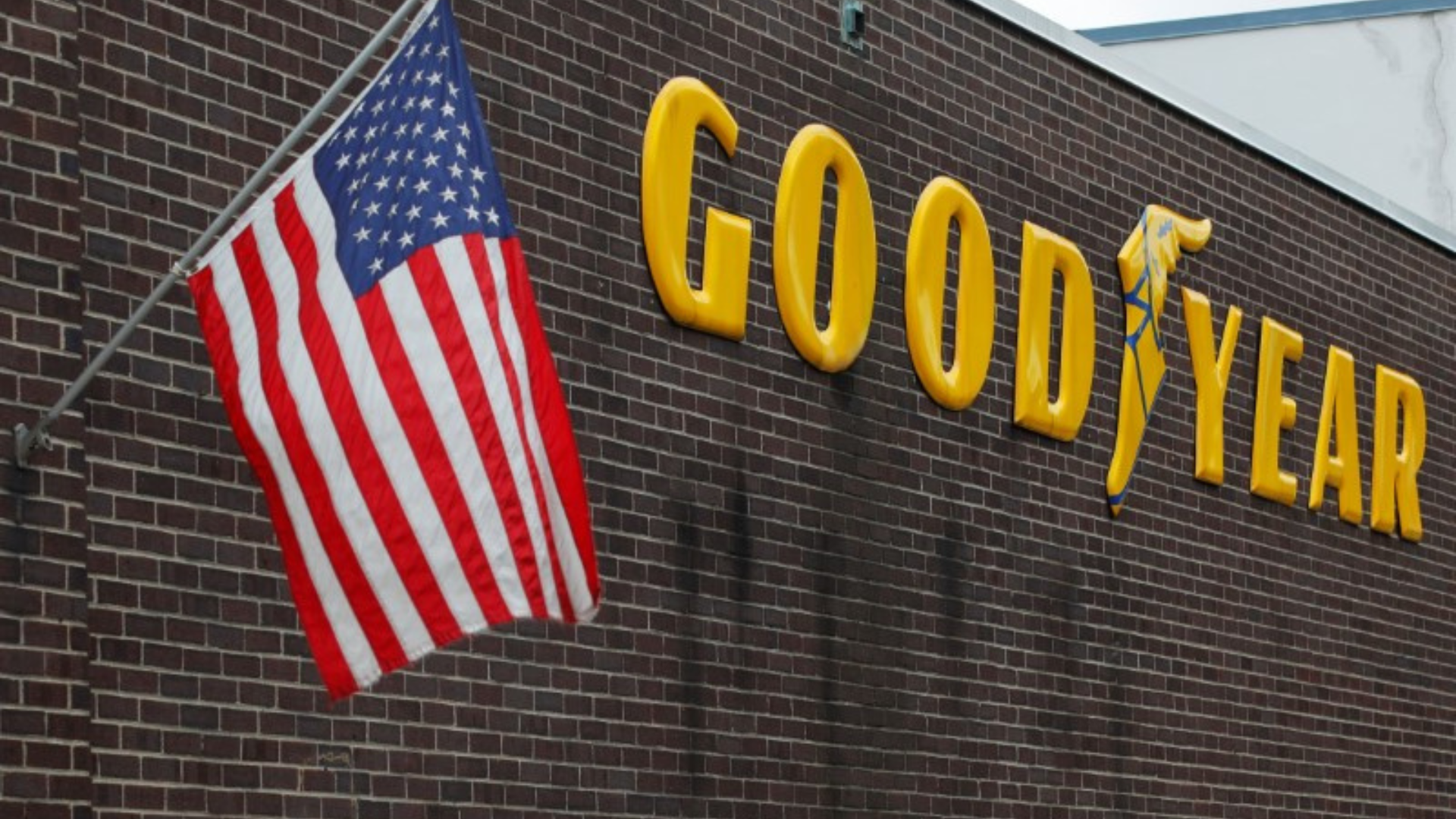 Goodyear vende división neumáticos para minería a Yokohama.
