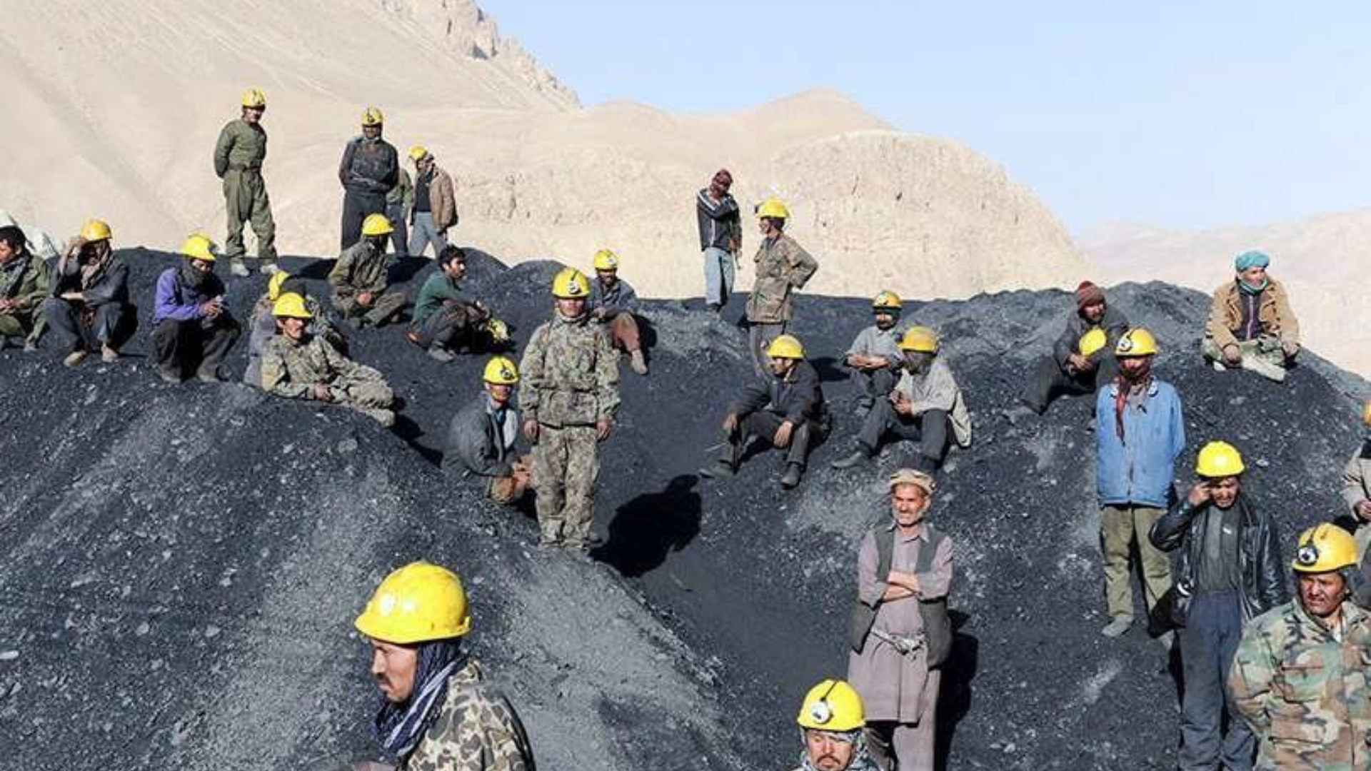La administración talibán en Afganistán construye carretera hacia enorme mina de cobre.