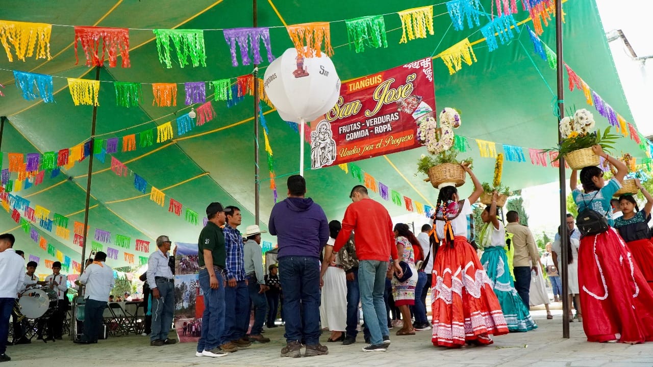 Compañía Minera Cuzcatlán participa en la Segunda Feria del Deshilado 2024