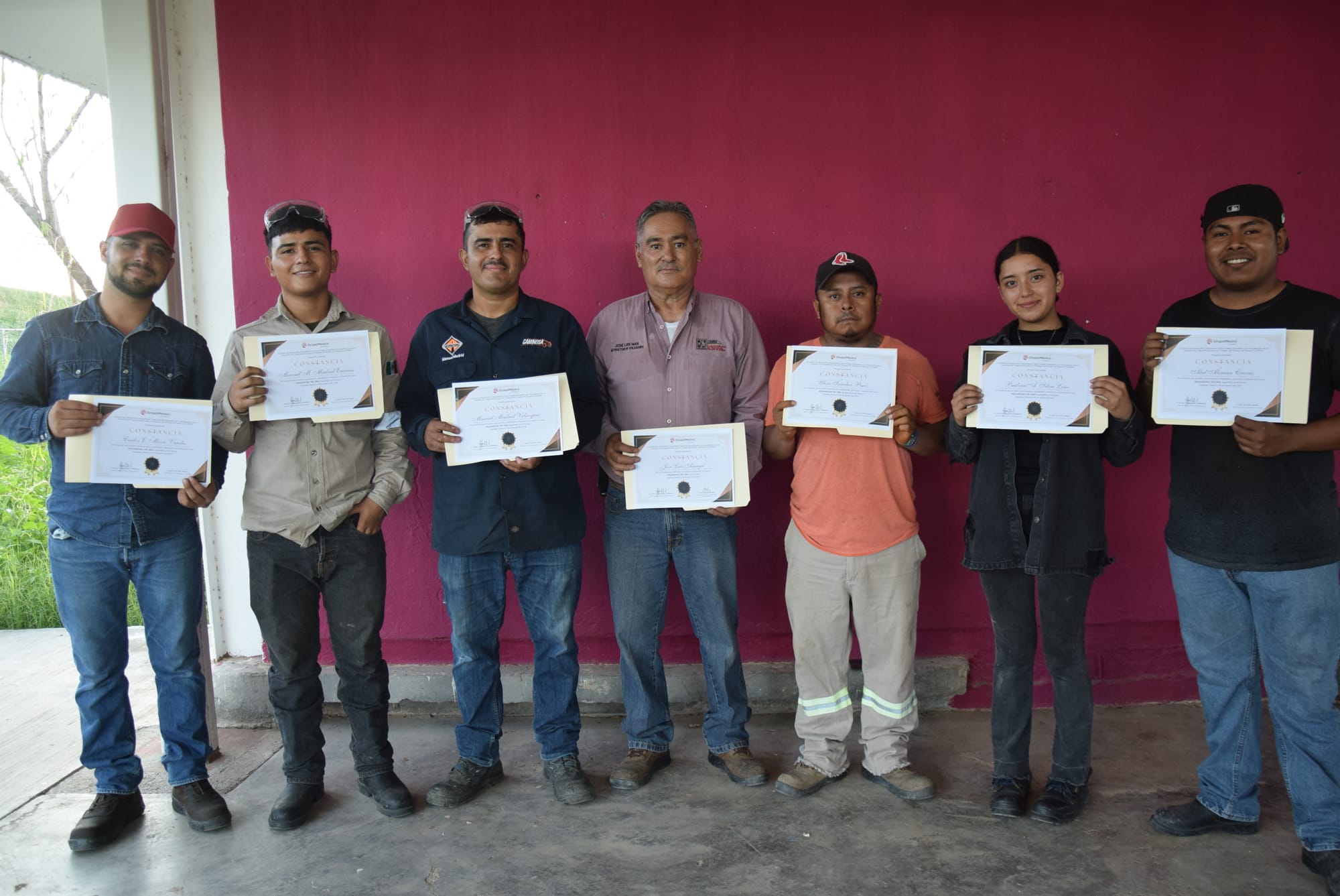 Logran certificación de soldadura TIG MIG en Esqueda