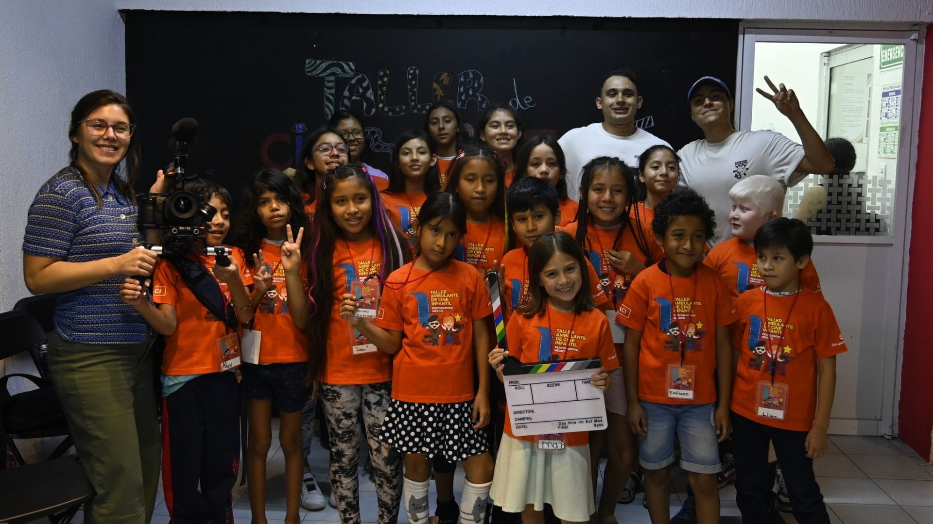 Niñas y niños de ciudad del Carmen, Campeche, descubren su talento cinematográfico a través de una aventura pirata.