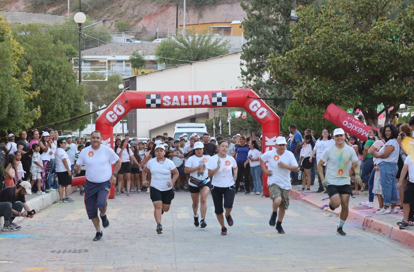 Carrera de Colores, de Grupo México, recauda 130 kits escolares para niñez de Nacozari