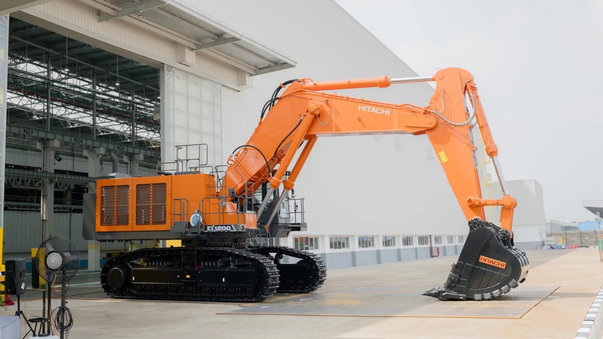 Hitachi to begin mass production of EX1200 ultra-large hydraulic excavator