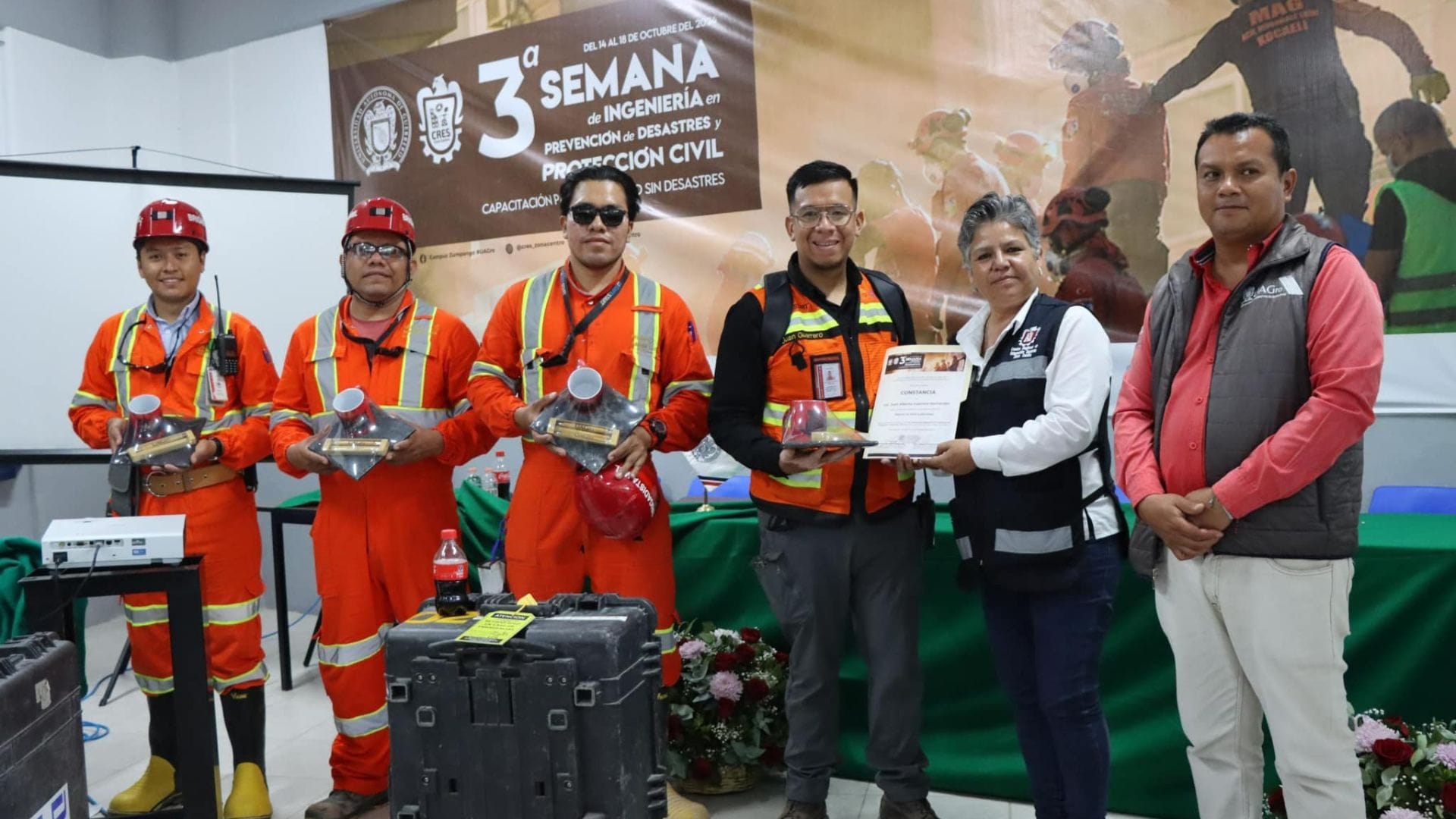 Representantes de Minera Media Luna participaron con el Taller: Rescate en mina subterránea
