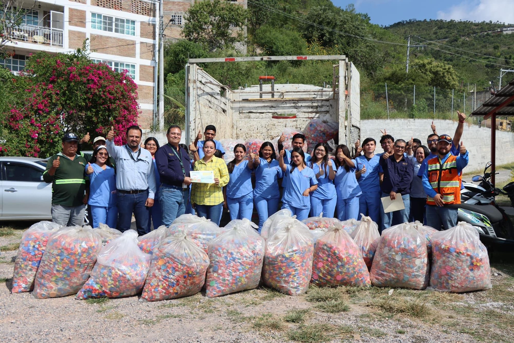 Dona Minera Media Luna 841 kilos de tapitas en apoyo a niños y adolescentes con cáncer