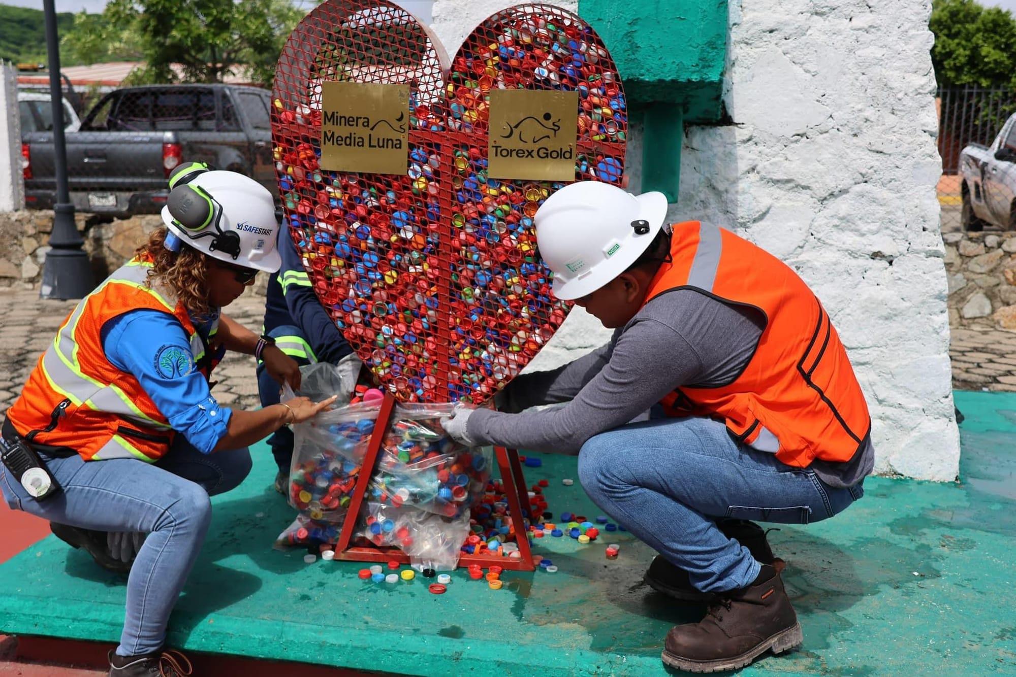 Dona Minera Media Luna 841 kilos de tapitas en apoyo a niños y adolescentes con cáncer