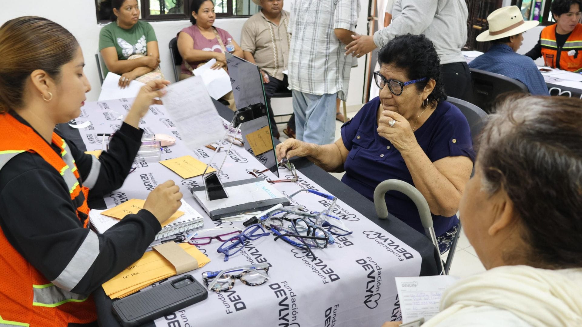 Minera Media Luna y Fundación Devlyn Mejoran Salud Visual en Comunidades de Guerrero