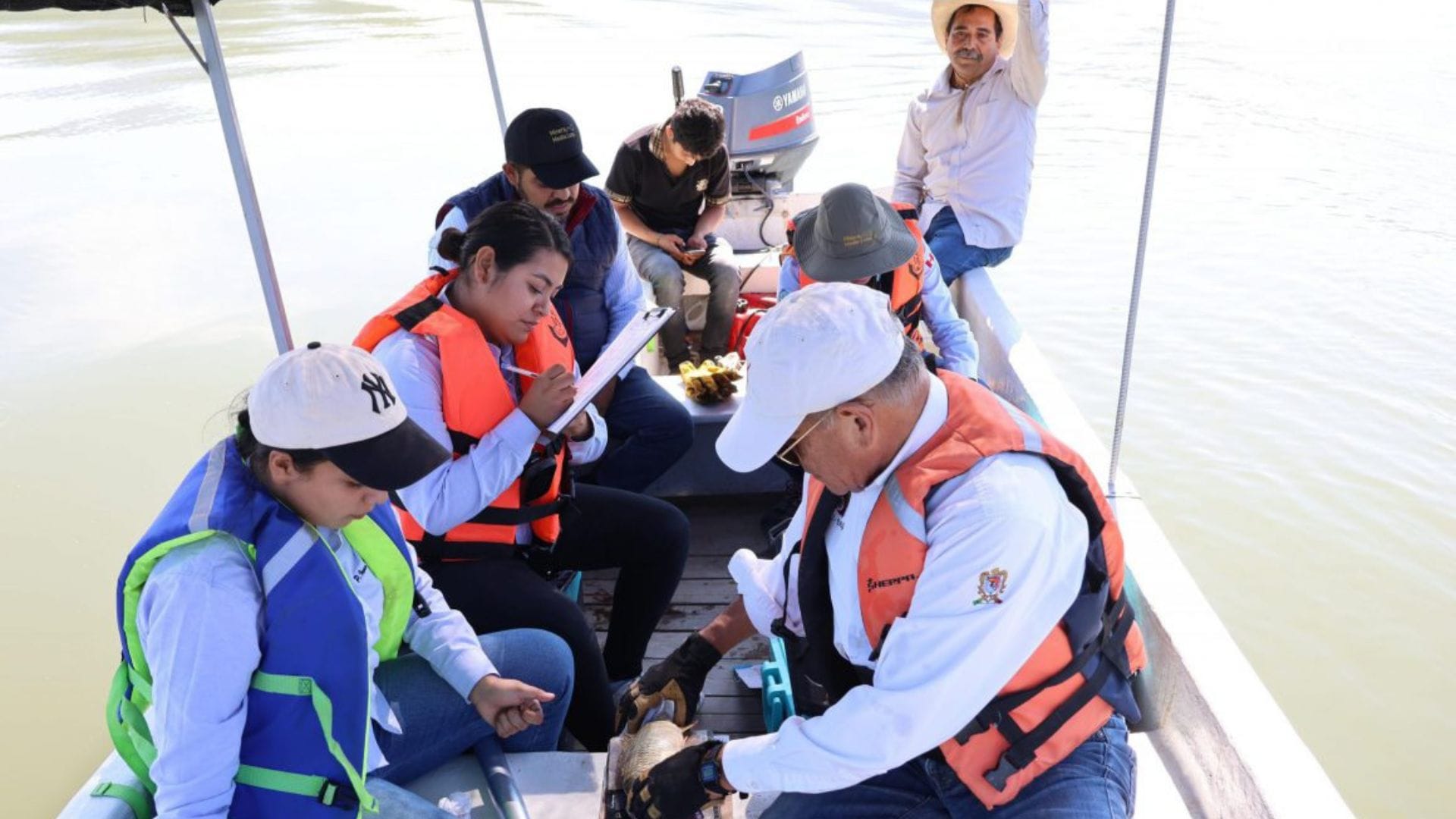 Minera Media Luna, UAGro y Pescadores realizan monitoreo ambiental en el Río Balsas