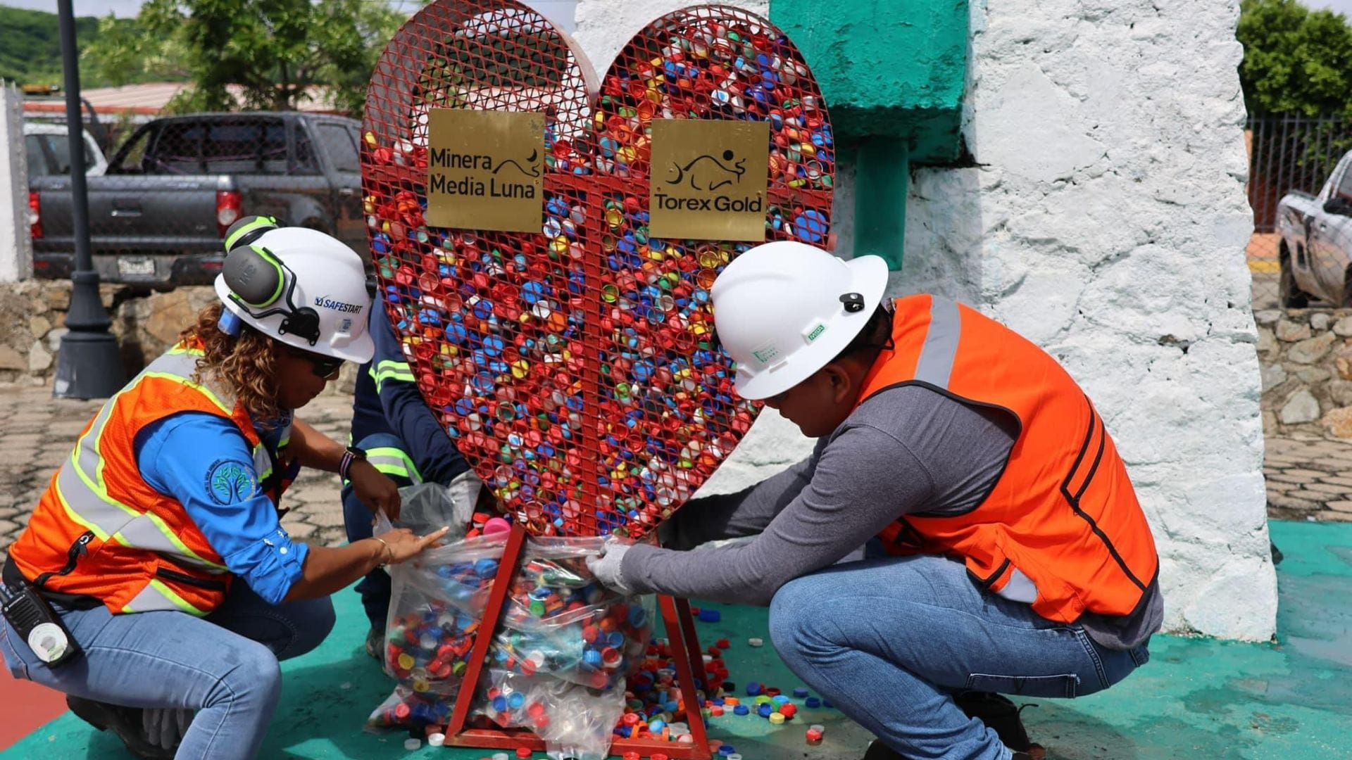Dona Minera Media Luna 841 kilos de tapitas en apoyo a niños y adolescentes con cáncer