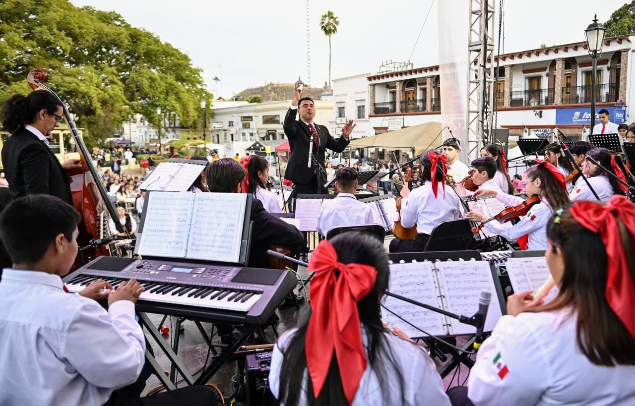 Orquesta Don Jorge Larrea, de Grupo México, se presenta con éxito en festival Alfonso Ortiz Tirado