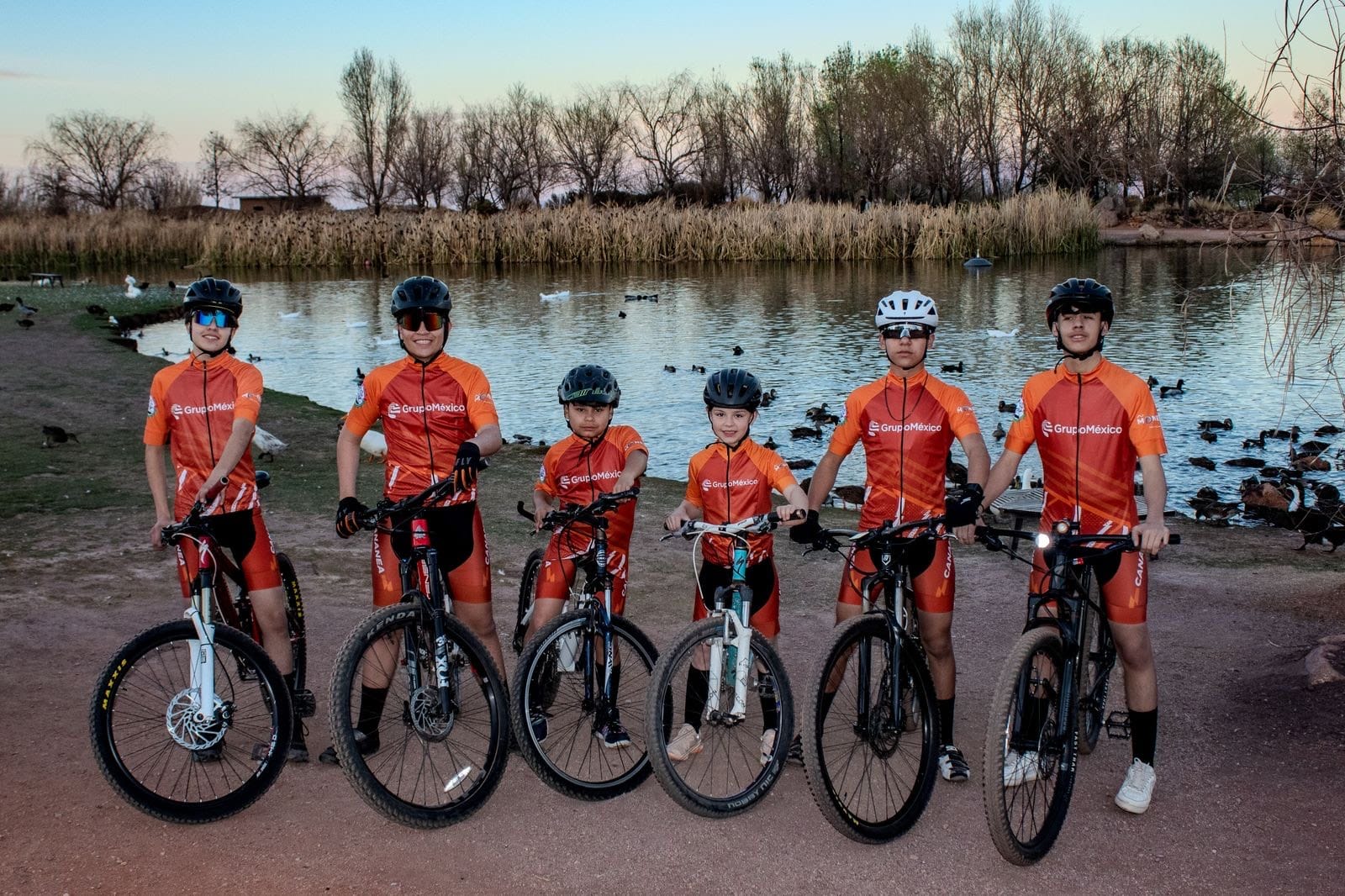 Jóvenes de la escuela de ciclismo de Grupo México - AR Monex debutarán en el serial Sonora 2025