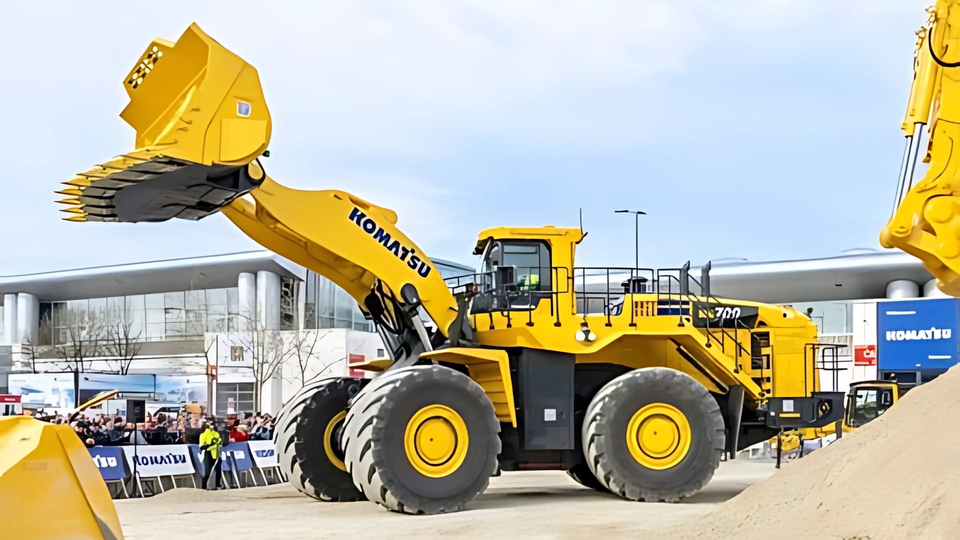 Komatsu presenta la nueva WA700-8: potencia, eficiencia y sostenibilidad para la nueva era minera