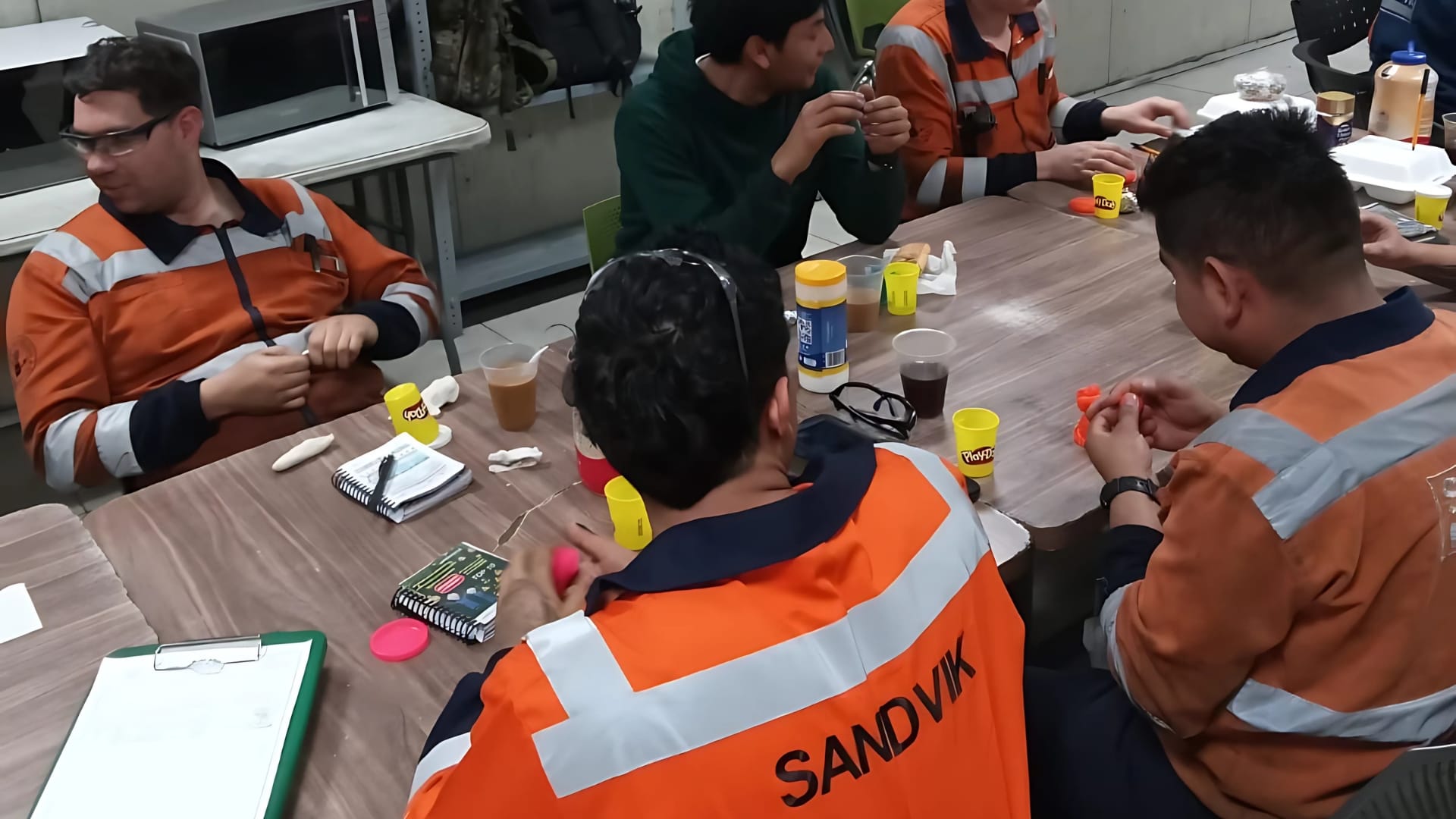 Sandvik México celebra el Día del Niño con Play-Doh para sus colaboradores