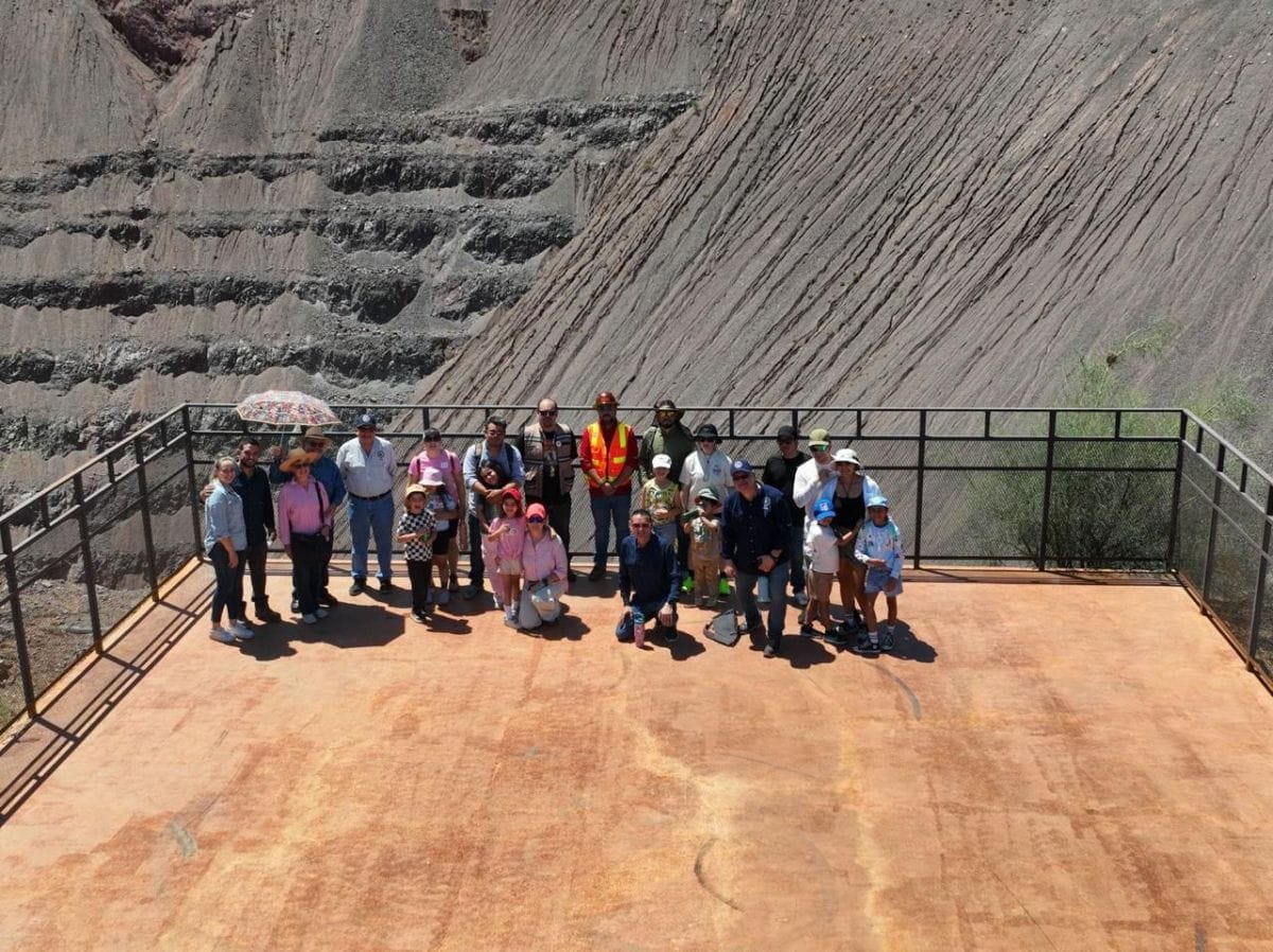 Disfrutan familias el arranque del Tour Minero La Colorada