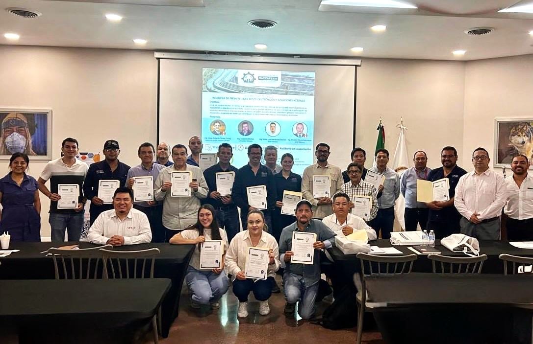 Capacita sector minero con visión de futuro y respeto al entorno