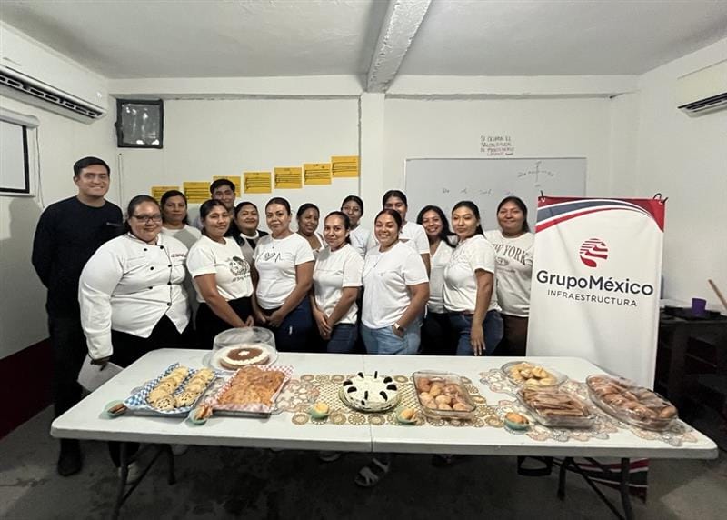 Clausuran taller de repostería básica de Grupo México en La Ventosa