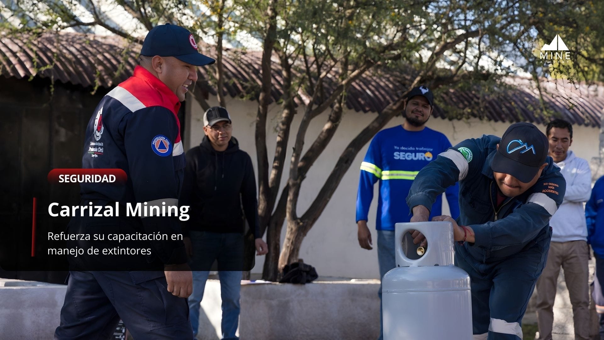 Carrizal Mining capacita a su personal en uso y manejo de extintores